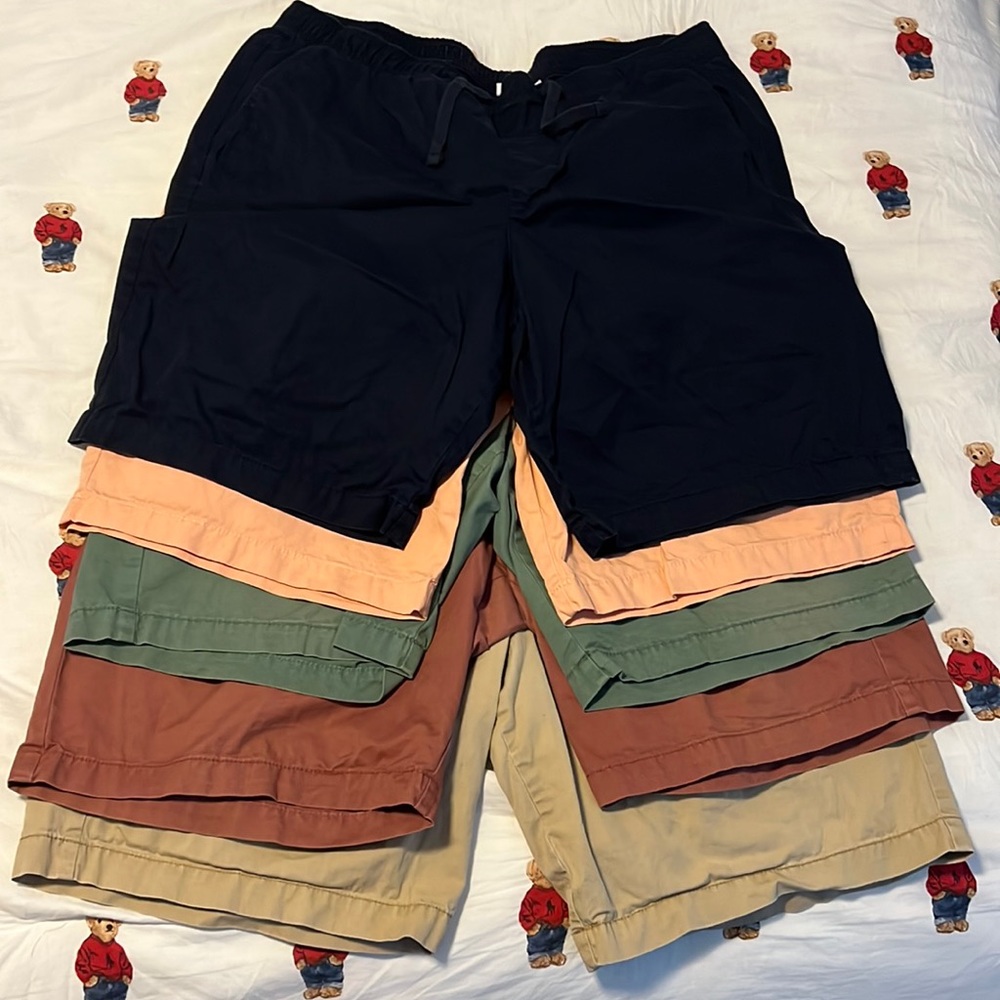 5 Pairs of GAP 7” Shorts Size L